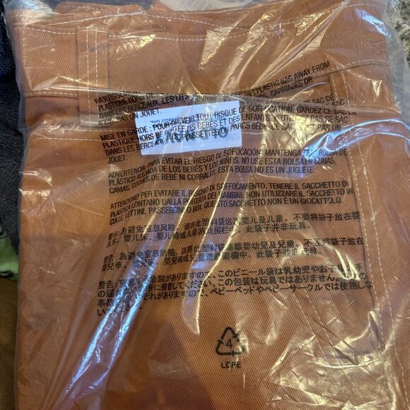 Old Navy - High-Waisted Utility Pants - Picture 9 of 9